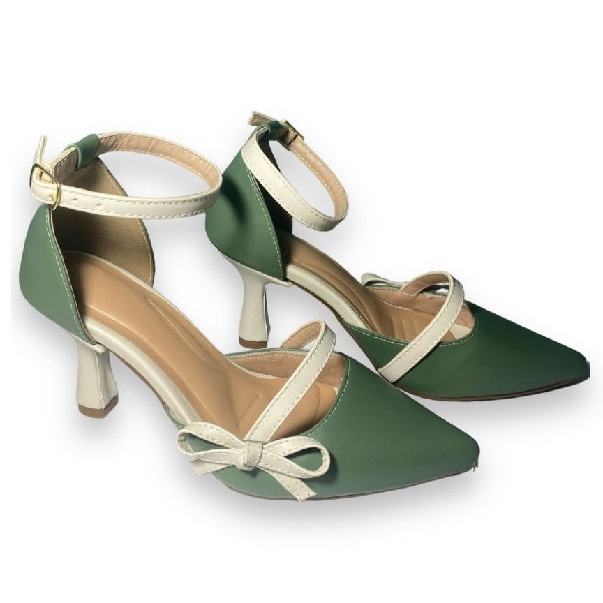 Sapato Esmeralda com Salto Alto Fino e Detalhe de Laço